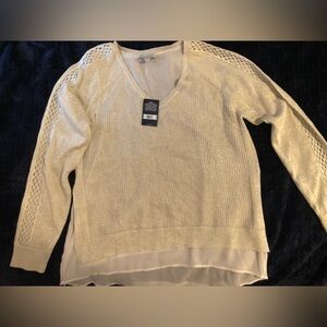 Lucky brand blouse , cream colors and medium size. Is amazing with tag on